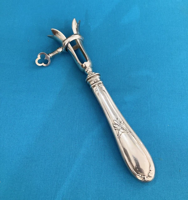 ancien manche à gigot et louche à seaucegras maigre en métal argenté
