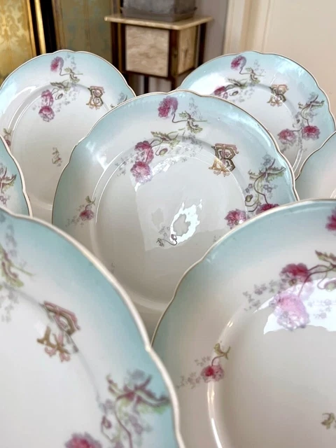 Grand Service De Table MCK En Porcelaine Blanche : 23 Assiettes Plates + 9 à Dessert