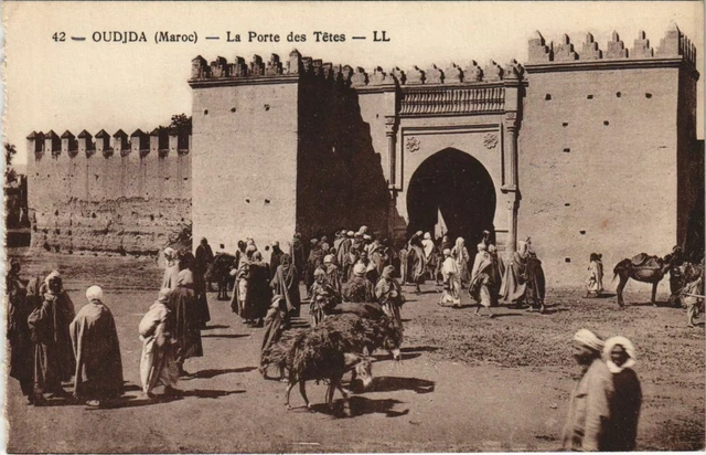CPA AK OUDJDA La Porte des Tetes MAROC (23724)