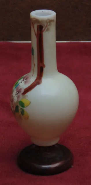 rare magnifique ancien petit vase soliflore opaline émaillé décor floral nap III 2