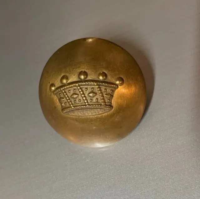 BOUTON COLLECTION - grand bouton doré avec couronne - 2.8 cm