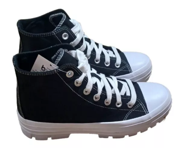 NWT No Boundaries Women's Hi-Top Canvas Shoes Lace Up Memory Foam Black/White