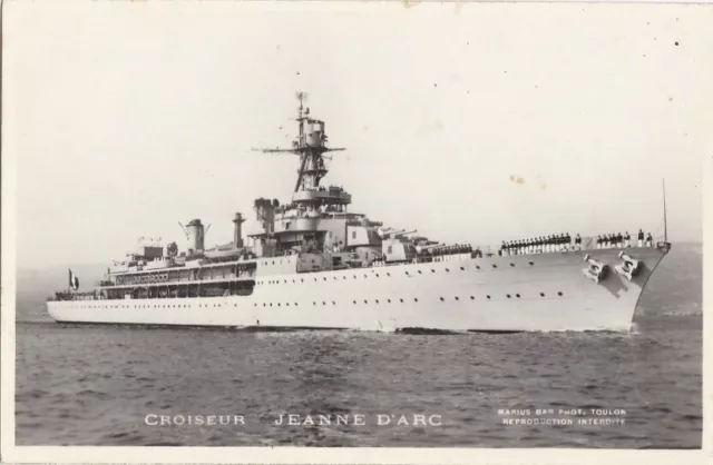 CPA 83 TOULON Croiseur-Ecole de la Marine Française Le JEANNE D'ARC Marins1947