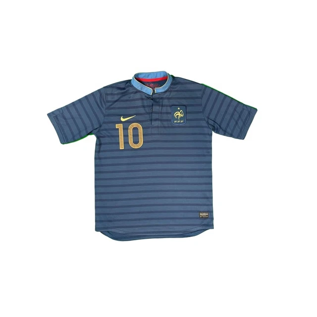 Le nouveau maillot domicile de Monaco entre en scène
