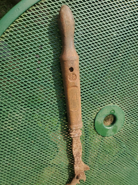 nail puller tool