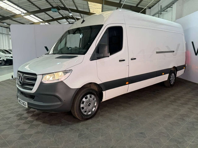 2023 MERCEDES-BENZ SPRINTER 3.5t H2 Premium Van PANEL VAN DIESEL Manual ...