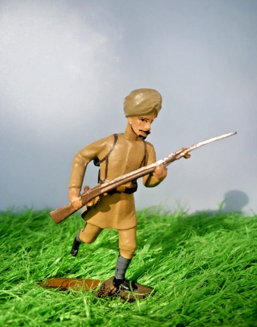 LOT DE 4 anciens soldats en plastique du premier empire - CBG Mignot