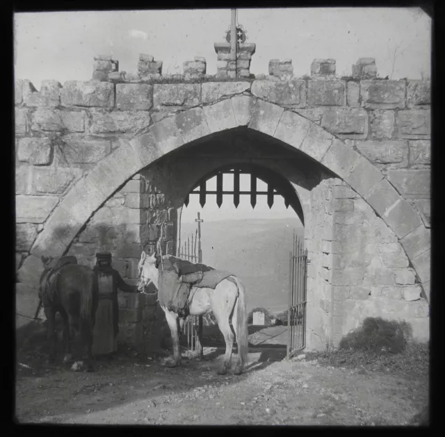 Glas magische Laterne Rutsche MANN MIT PFERDEN AM STADTTOR C1900 PALASTINE ?