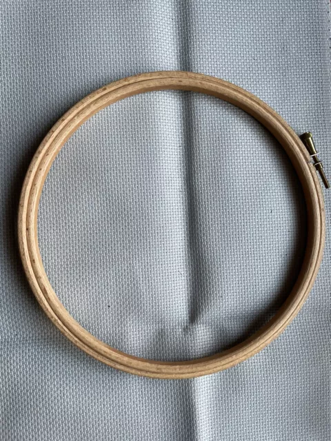Tambour à broder Cercle Bois Neuf 17,5 cm de diamètre neuf