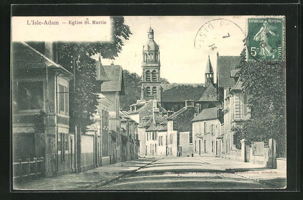 CPA L´Isle-Adam, Eglise St. Martin, vue de la rue avec l'Église
