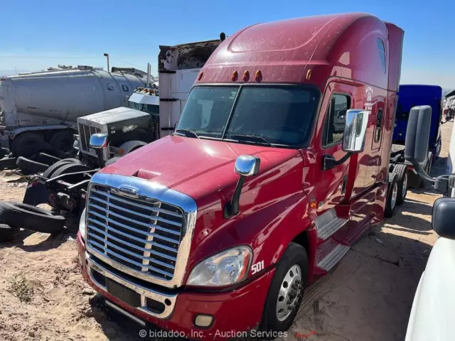 2016 Freightliner Cascadia High Roof Sleeper Truck Tractor A/T 455HP T/A bidadoo