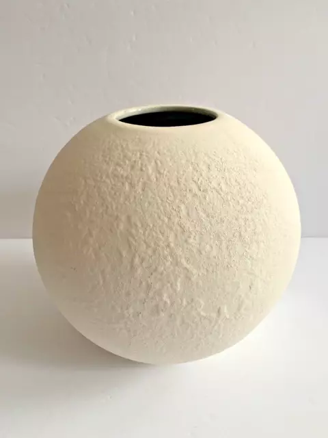 1986 Vintage Haeger Sphere Ball Pottery Vase Textured Matte White 9" x 8" #4306