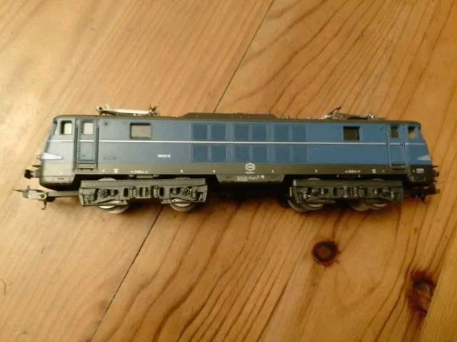 Lima H0 - Train miniature (4) - BB 9210 et 3 vieux wagons rouillés