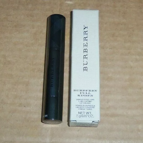 BURBERRY FULL KISSES SHAPED & FULL LONG LASTING LIP COLOUR MILITARY RED 553 flaw