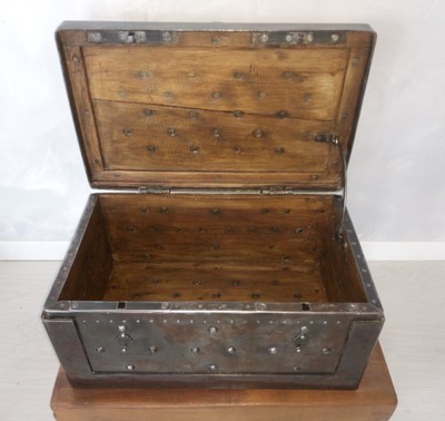 petit coffre antique