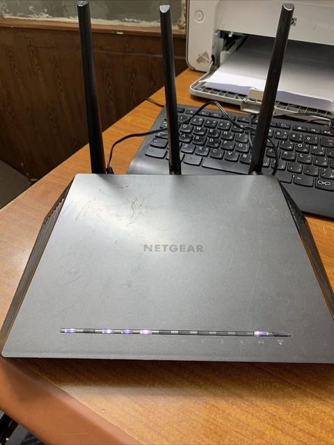 NETGEAR R6700 Nighthawk AC1750 Router Gigabit Dual Band Wi-Fi intelligente
