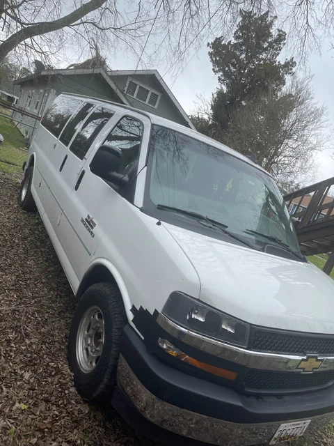 2017 GMC Savana LT
