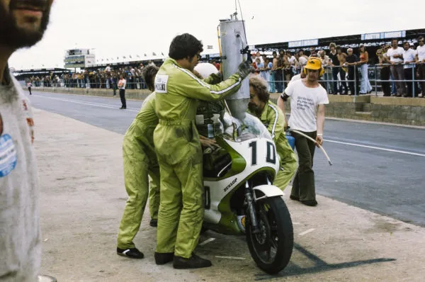 Barry Ditchburn, Kawasaki, is refuelled in the pits Motorcycle 1975 Old Photo 1