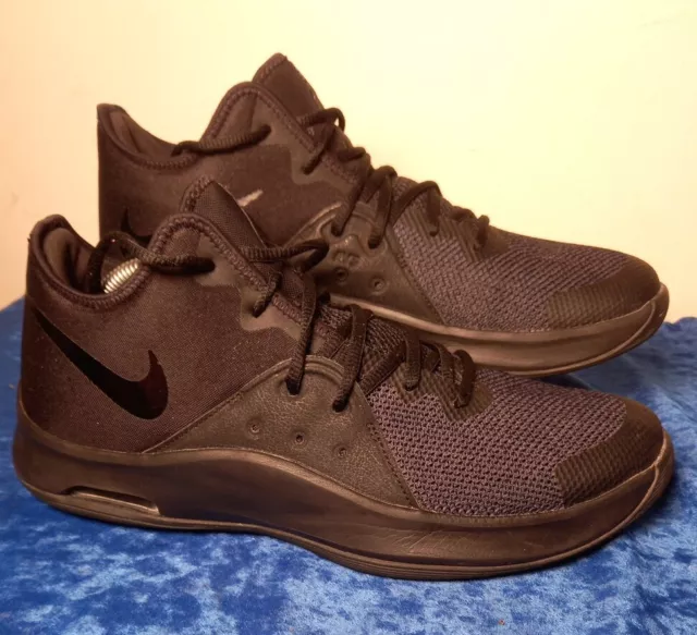 Nike air deals versatile iii