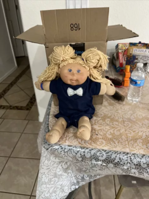 1984 Cabbage Patch Kids Doll Blonde Hair Blue Eyes with box(damaged)vintage