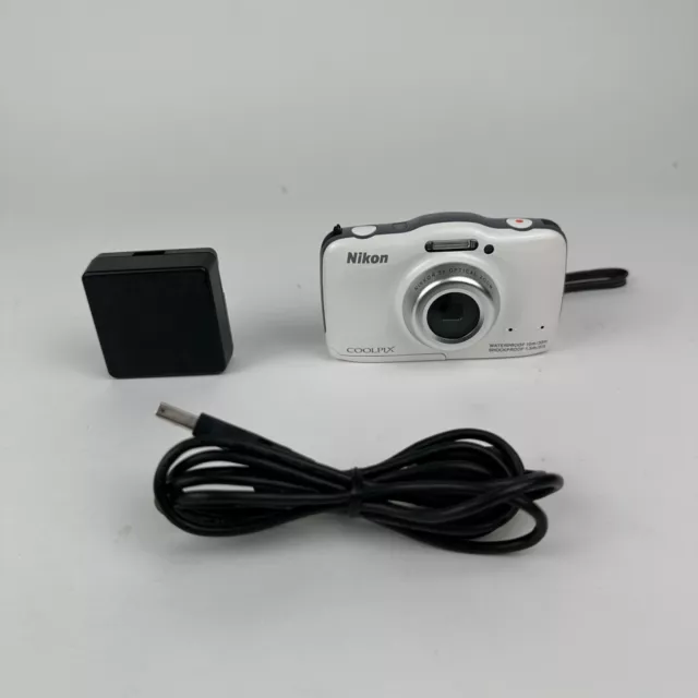 Nikon COOLPIX S32 Digital Camera White 3x Optical Zoom w Charger Tested/Working