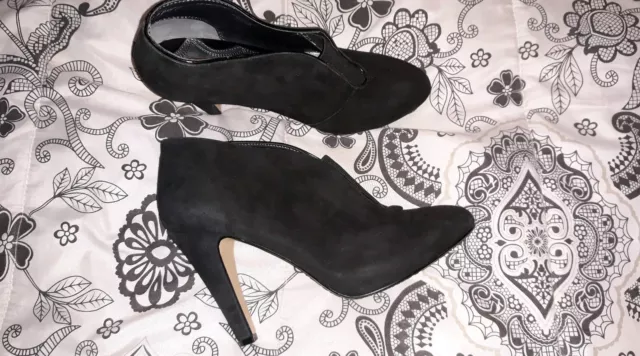 New Sexy Sz 7.5 ADRIENNE VITTADINI Black Leather Suede Slip On Booties Heels