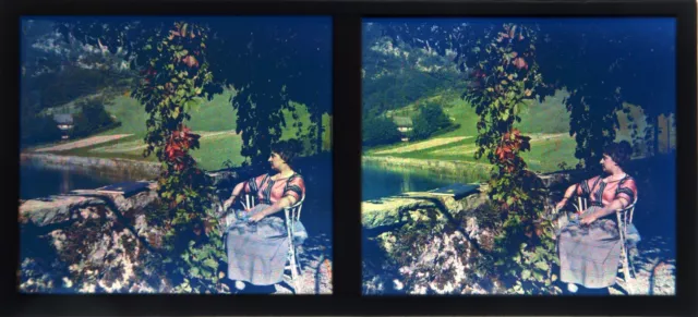AUTOCHROME STEREO GLASS PLATE 6x 13 WOMEN IN A TYPICAL GARDEN ART DECO