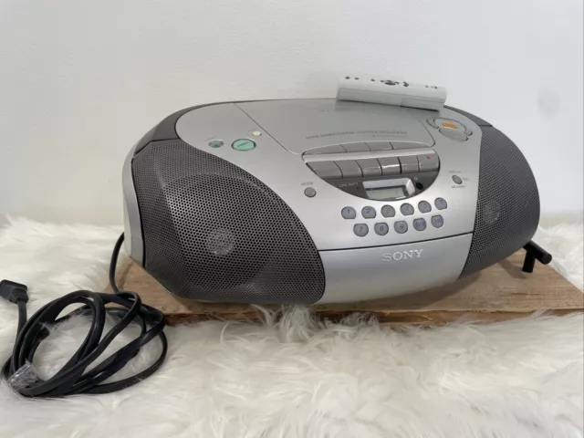 SONY CFD-S300 MEGABASS Boombox CD-Player/AM-FM Radio/Cassette Player w ...