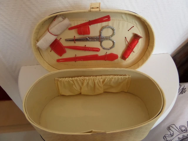 ANCIENNE VALISETTE VALISE sacoche cuir année 50/60 voyage autocollant EUR 99,95 - PicClick FR