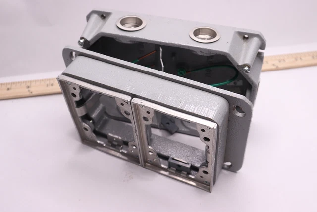 Hubbell Floor Box Rectangular 3-7/16" H x 4-53/64" L x 8-1/16" W 2EMR8
