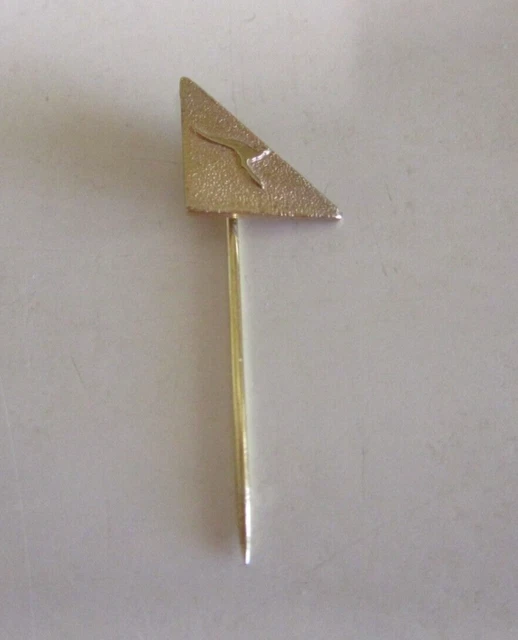 QANTAS AIRWAYS - Branded Gold Tone Pin / Badge - Flying Kangaroo Logo ...