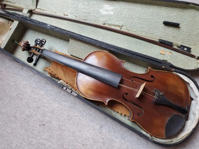 Nicely flamed old 4/4 Violin violon "Stradiuarius" by "Aug. Glass"