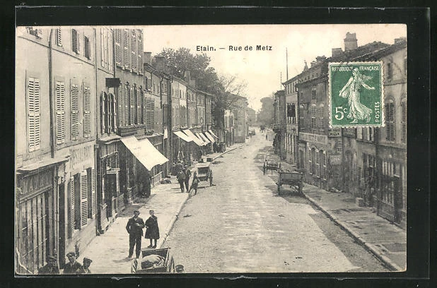 CPA Etain, Rue de Metz, vue de la rue