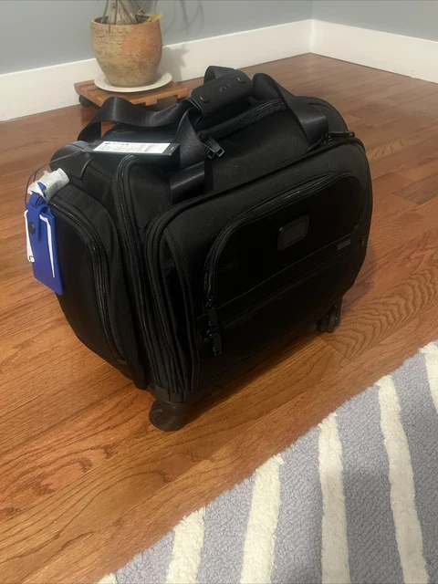 NWT Tumi United Airlines Crew 4 Wheeled Compact Duffel in Black $695 Very Rare !