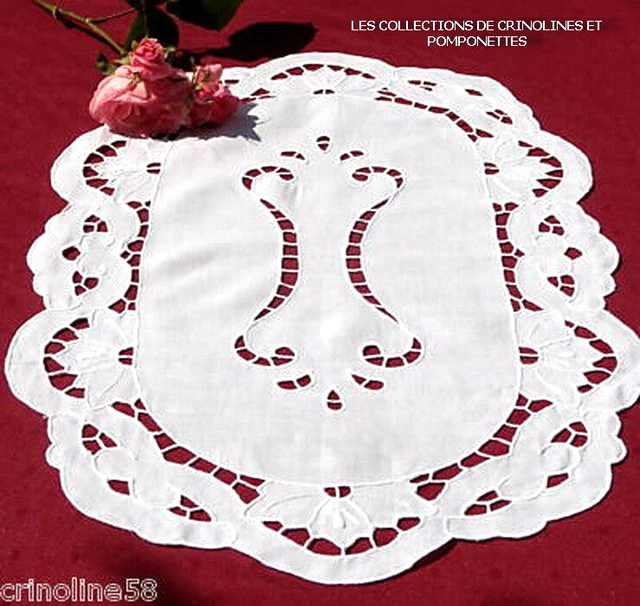 NAPPERON BRODE MAIN RICHELIEU ROYAL SUR LIN 35 CM