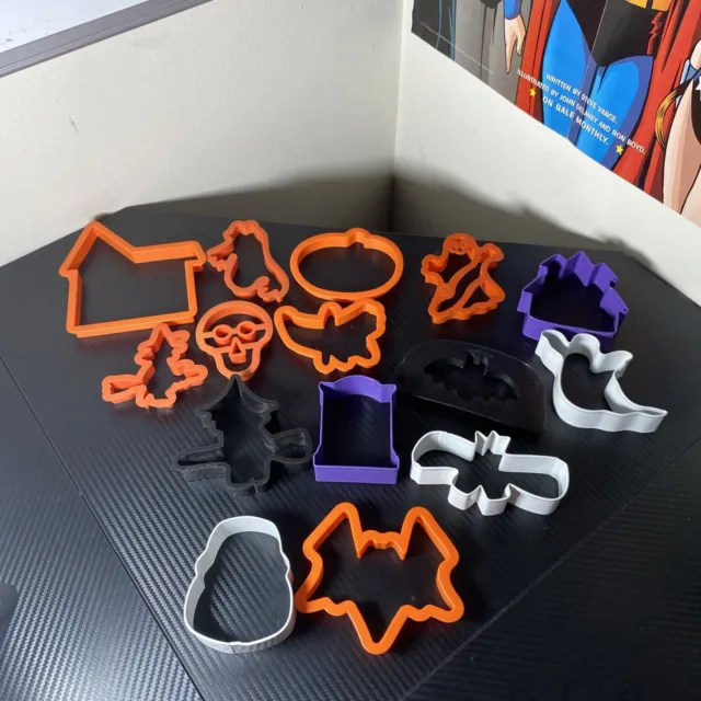 Halloween Plastic Cookie Cutters Lot 15 Total Some Metal