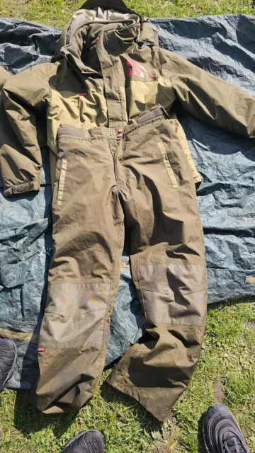 trakker 2 piece suit