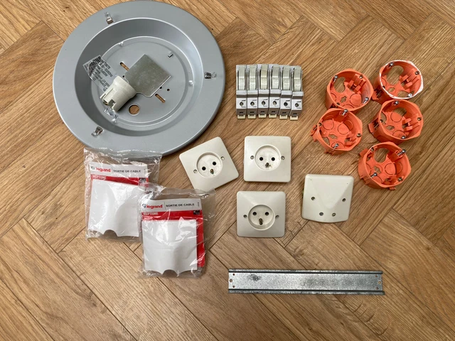 Lot Matériel Électricien - Prise Plafonnier Sortie De Câble Porte Fusible Boîte