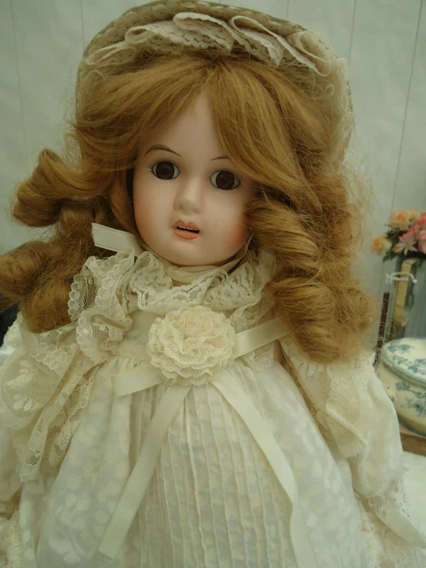 Poupée En Porcelaine Mundia – Collection Melusine, édition 1992, Superbe état