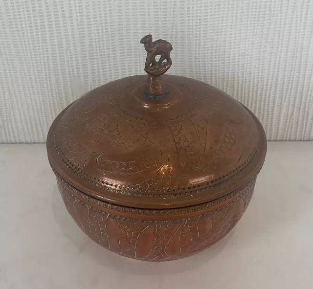 Ancien XXème  très beau petit pot  oriental en cuivre