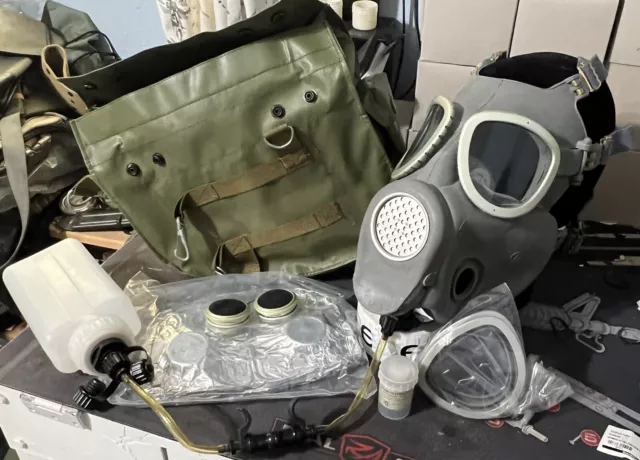 Polish Military Mp4 Gas Mask W/ Drink Straw & Canteen  W/ Bag (Nbc) Like M-17 *