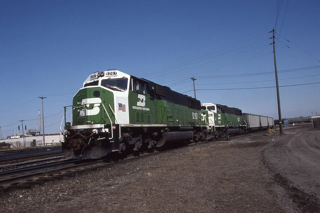 T: Orig Slide BN Burlington Northern SD60M #9267+1 w/Train - Northtown MN 1995
