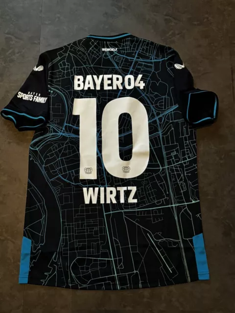 Bayer 04 Leverkusen "Sports Family" Sondertrikot, 10 - Wirtz / SVB Limitiert