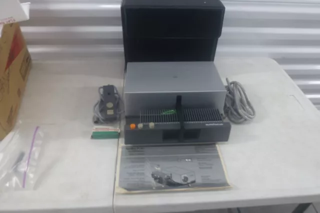 Rollei P35E 35mm Slide Projector And Case  Excellent Condition