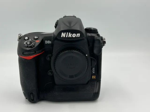 D3s NIKON body with charger and batteries  (2) with 13,122. shutter actuations