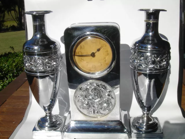 Beautiful, Kienzle Mantle Clock & 2 Vases, set.