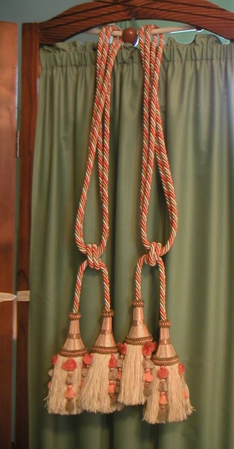embrasses anciennes avec pompons