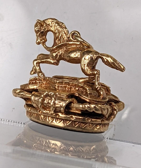 9CT GOLD GALLOPING horse pocket watch fob seal 16 grams black seal