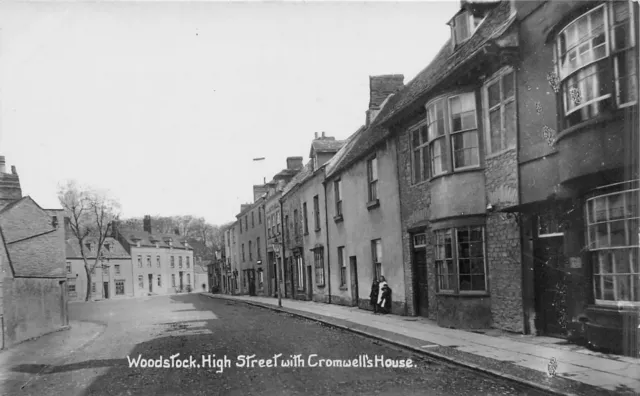 Postcard  Woodstock - High St - Cromwell's House - Rp