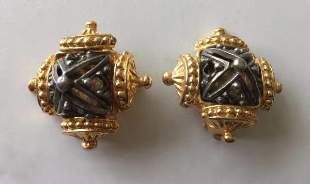 Paire De Clips Écusson Bombé - Métal Doré & Argenté - Style Années 80 - Occasion Vintage